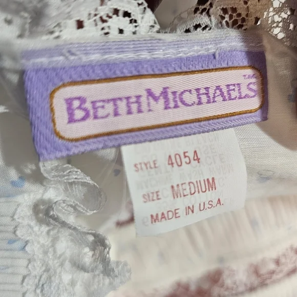 Beth Michaels size medium robe light weight - Picture 10 of 11